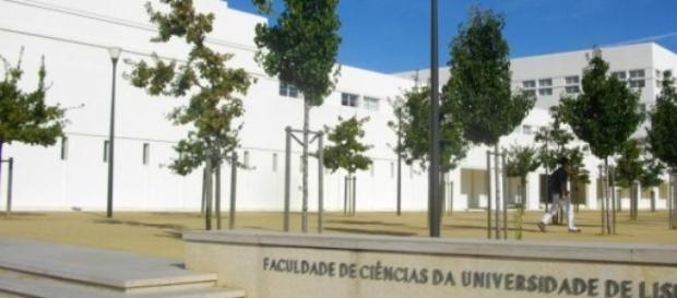 Entrada da Faculdade de Ciencias da ULisboa Entrada da Faculdade de Ciencias da ULisboa
