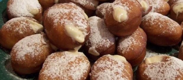 I bomboloni con cioccolato bianco I bomboloni con cioccolato bianco