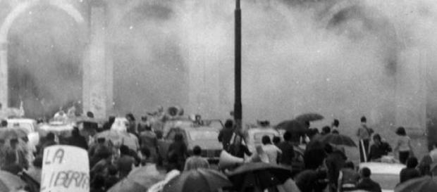 28 maggio 1974, ore 10:21: lo scoppi della bomba. 28 maggio 1974, ore 10:21: lo scoppi della bomba.