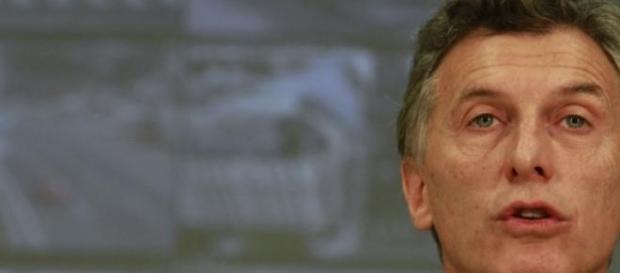 Mauricio Macri, pregonero de dos voces contrarias. Mauricio Macri, pregonero de dos voces contrarias.