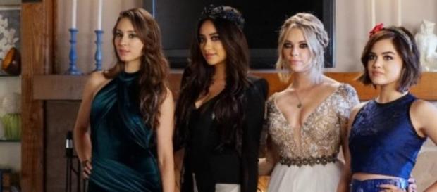 Os vestidos das Pretty Little Liars Os vestidos das Pretty Little Liars