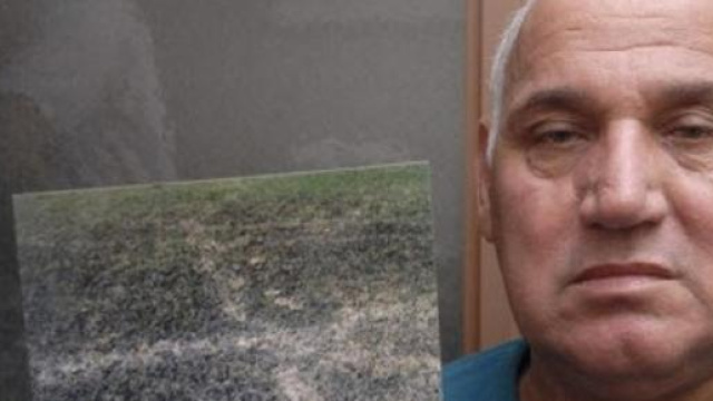 Alberto Tavernise con una foto dell'atterraggio