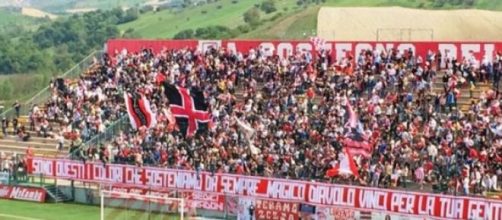 La curva dei sostenitori del Teramo