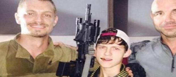 Tom Holland visito el set de 'Suicide Squad' Tom Holland visito el set de 'Suicide Squad'