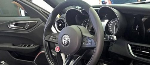 Alfa Romeo Giulia: il volante