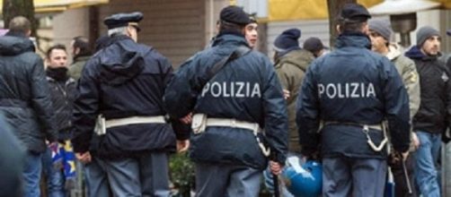 Scontri fra tifosi hanno impegnato la polizia