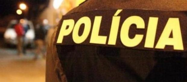 A polícia conseguiu deter o suspeito. A polícia conseguiu deter o suspeito.