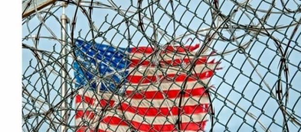 A prisão localiza-se em Cuba mas pertence ao EUA A prisão localiza-se em Cuba mas pertence ao EUA