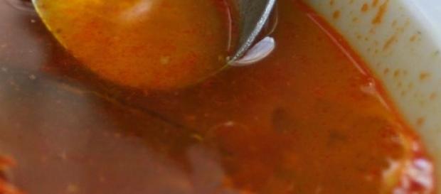 Imagen de una sopa de pescado Imagen de una sopa de pescado