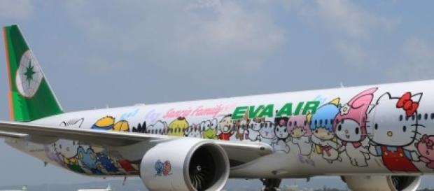 L'Eva Air mostra fiera il logo di Hello Kitty L'Eva Air mostra fiera il logo di Hello Kitty