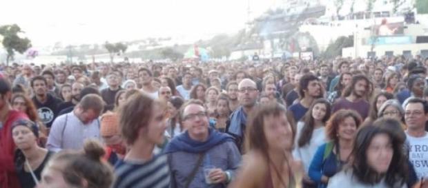 A avenida da Praia a vibrar ao som dos Shanren A avenida da Praia a vibrar ao som dos Shanren