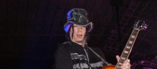 DJ Ashba se va de Guns N' Roses DJ Ashba se va de Guns N' Roses