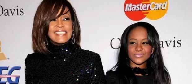 Filha de Whitney Houston morre aos 22 anos Filha de Whitney Houston morre aos 22 anos