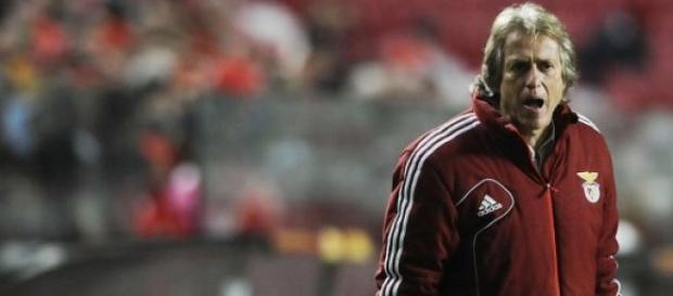 Jesus deixou o Benfica pelo rival Sporting. Jesus deixou o Benfica pelo rival Sporting.