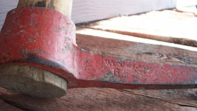 Investe conoscente e poi lo uccide con un'ascia