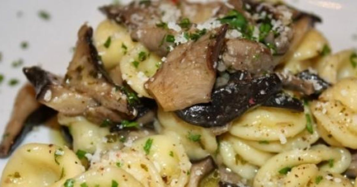 Le orecchiette con funghi porcini