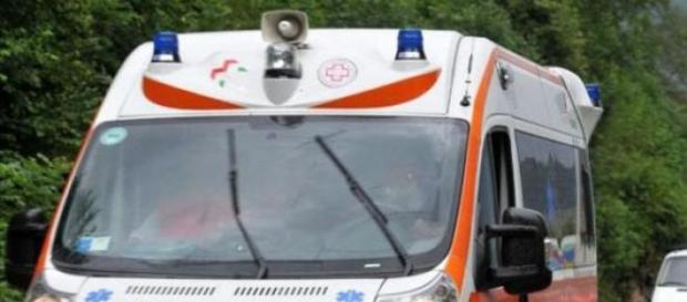 Ambulanza per i soccorsi dei feriti Ambulanza per i soccorsi dei feriti