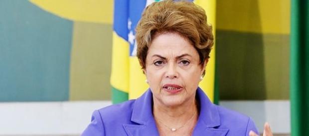 Dilma se enrolou novamente e paga mico em discurso Dilma se enrolou novamente e paga mico em discurso