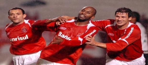 Em 2007, atacante conquistou a Recopa pelo Inter Em 2007, atacante conquistou a Recopa pelo Inter