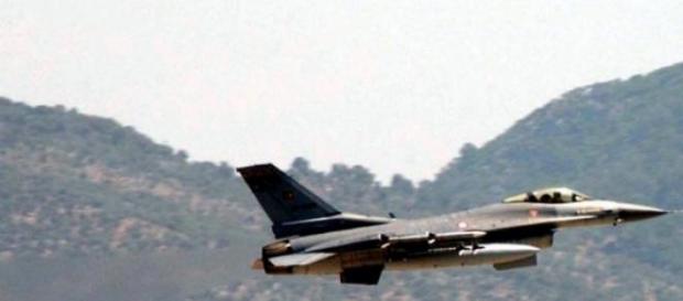 La Turchia bombarda l'ISIS La Turchia bombarda l'ISIS