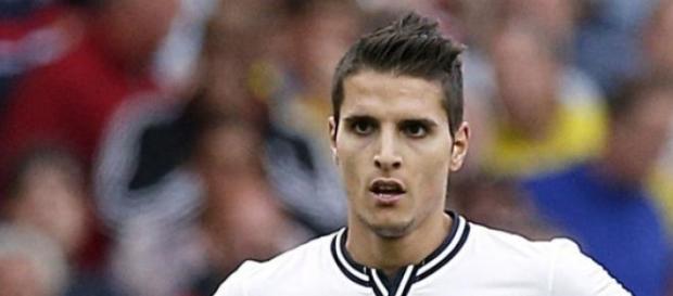 Lamela é jogador do Tottenham. Lamela é jogador do Tottenham.