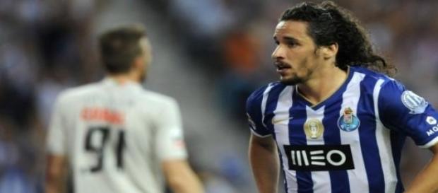 Licá é um exemplo de flop da equipa do FC Porto. Licá é um exemplo de flop da equipa do FC Porto.