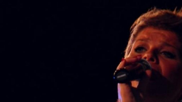 Alessandra Amoroso sar&agrave; operata alle corde vocali