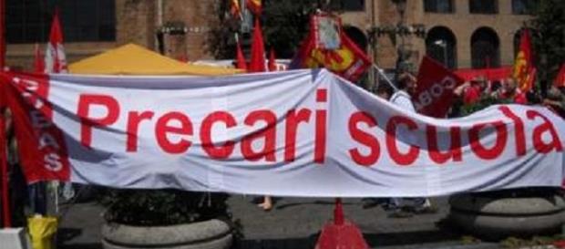 Precari Calabria si ribellano alla riforma Renzi Precari Calabria si ribellano alla riforma Renzi