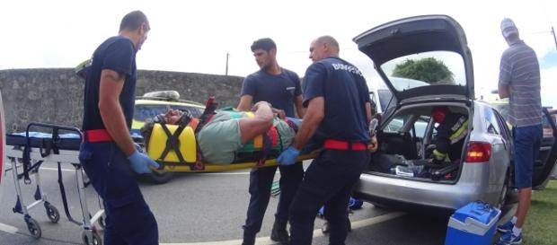 Vítima encarcerada extraída pela traseira do carro Vítima encarcerada extraída pela traseira do carro
