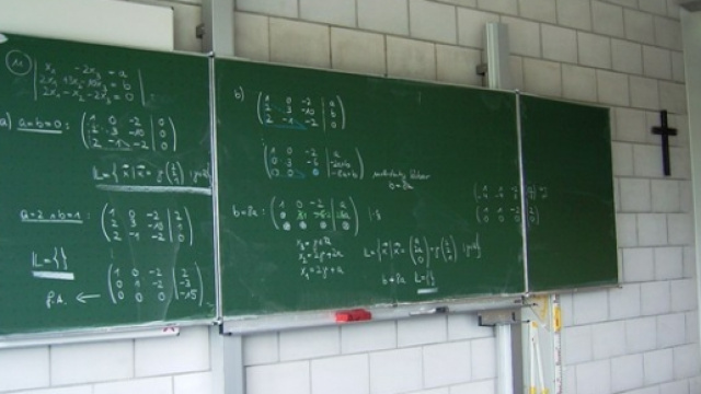 Assunzioni scuola, dubbi sulla domanda.