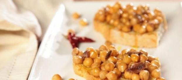 La ricetta dei ceci con le acciughe La ricetta dei ceci con le acciughe