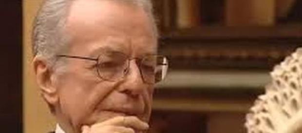 Maestro del periodismo muere por derrame cerebral Maestro del periodismo muere por derrame cerebral