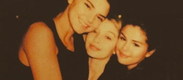 Selena Gomez traiu a confiança de Gigi. Selena Gomez traiu a confiança de Gigi.