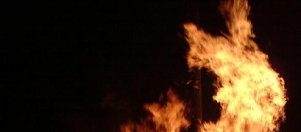 Stirbt Geillis für Claire den Feuertod? Stirbt Geillis für Claire den Feuertod?