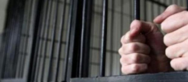 Un bărbat și-a violat copilul și sora Un bărbat și-a violat copilul și sora