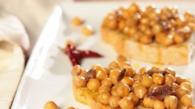 La ricetta dei ceci con le acciughe