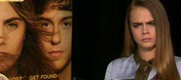 Cara Delevigne en la extraña entrevista Cara Delevigne en la extraña entrevista