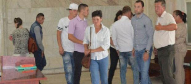 Eleva din Vaslui cere clemență Eleva din Vaslui cere clemență