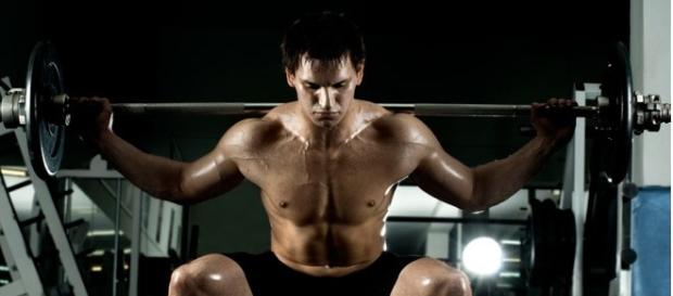 Entrenar con pesas, fundamental para la salud. Entrenar con pesas, fundamental para la salud.