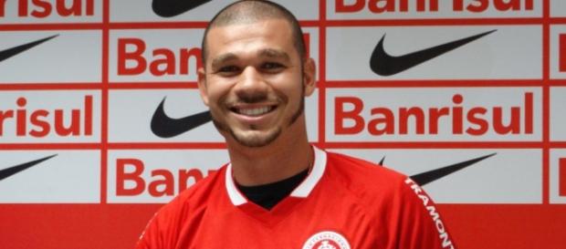 Nilton foi contratado pelo Inter junto ao Cruzeiro Nilton foi contratado pelo Inter junto ao Cruzeiro