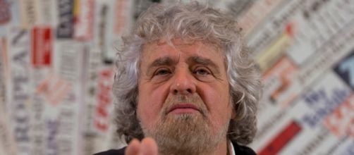 Beppe Grillo durante una conferenza stampa