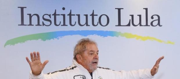 Instituto Lula foi alvo de bomba caseira Instituto Lula foi alvo de bomba caseira