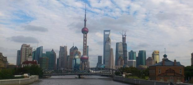 La skyline di Shanghai simbolo dell'ascesa cinese La skyline di Shanghai simbolo dell'ascesa cinese
