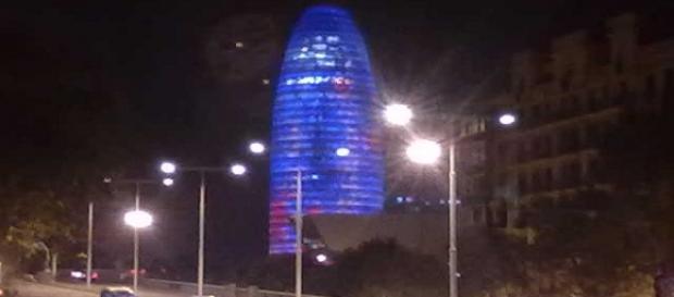 La Torre Agbar seguirá cada noche con este color. La Torre Agbar seguirá cada noche con este color.