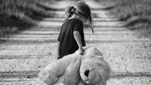 Bimba di 3 anni muore per sevizie