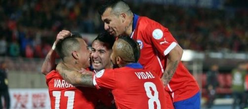 Edu Vargas ed Arturo Vidal, 7 gol per la Roja