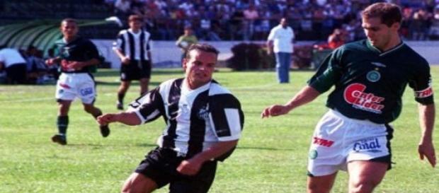 Sangaletti (D) foi capitão do Guarani Sangaletti (D) foi capitão do Guarani