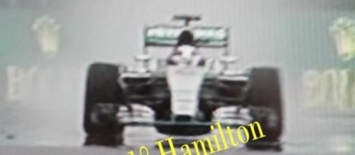 Hamilton al traguardo di Silverstone, è lui il Re
