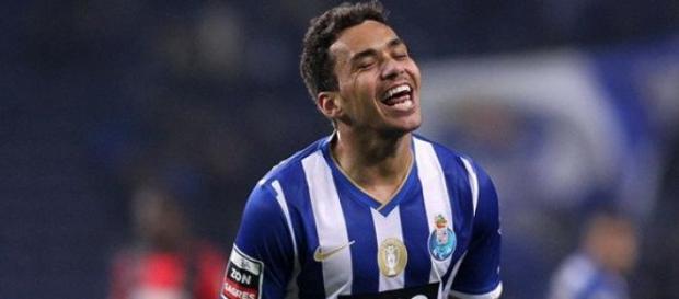 Carlos Eduardo vai rumar à Arábia Saudita Carlos Eduardo vai rumar à Arábia Saudita