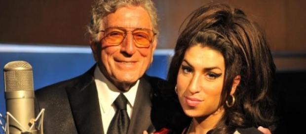 Junto a Tony Bennett en el estudio de grabación. Junto a Tony Bennett en el estudio de grabación.
